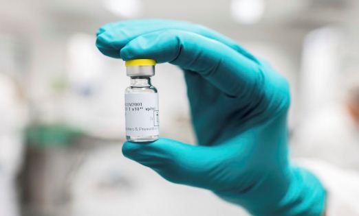 FDA pezullon vaksinen e Johnson & Johnson: 6 raste me mpiksje te gjakut